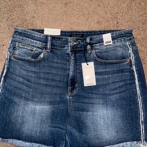 NEVER WORN- Judy Blue shorts